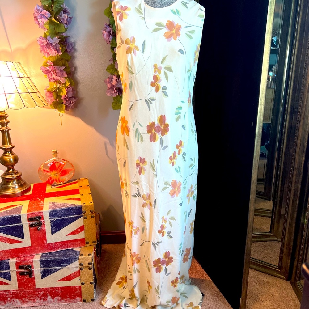 Brooks Brothers 100% silk slvless cream maxi dress w/ floral detail size 10